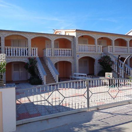 Apartman Kristo Vir Exterior photo
